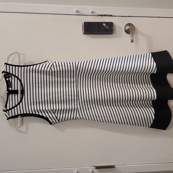 Nicole Miller Black and White Striped Dress M - Picture 3 of 5
